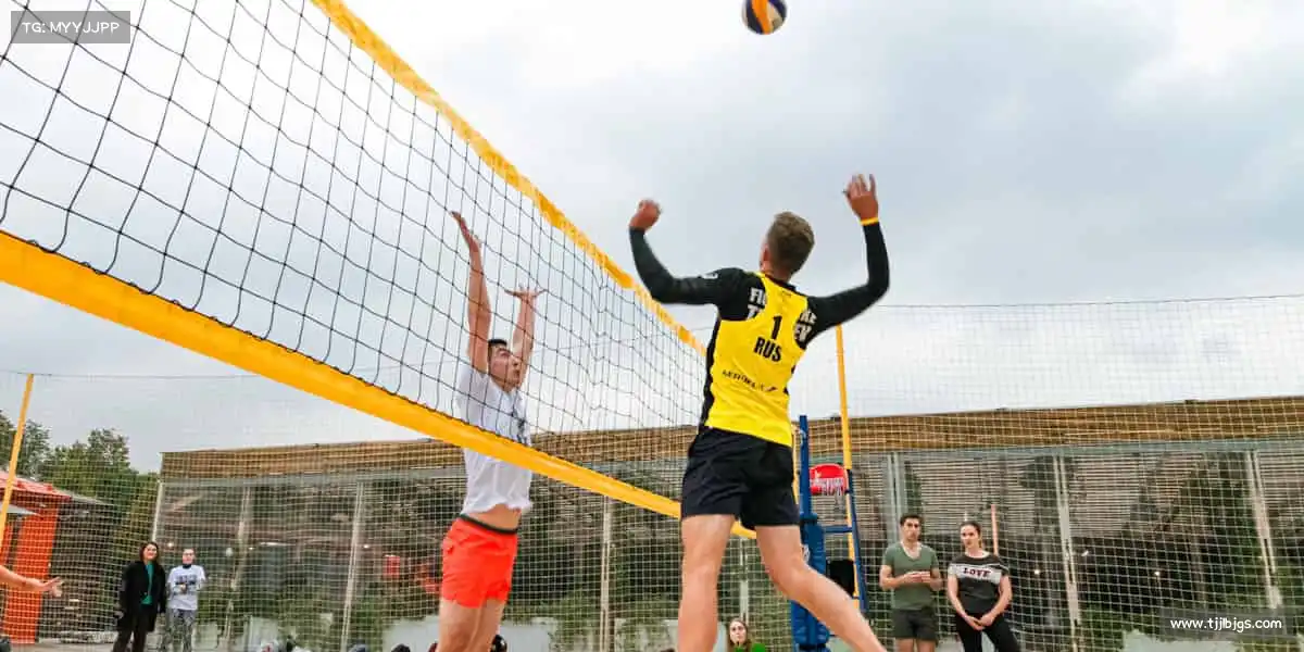 <strong>米兰</strong>🤼‍♂️跌倒？爬起！拼搏的姿态，永远比胜负更耀眼🌟